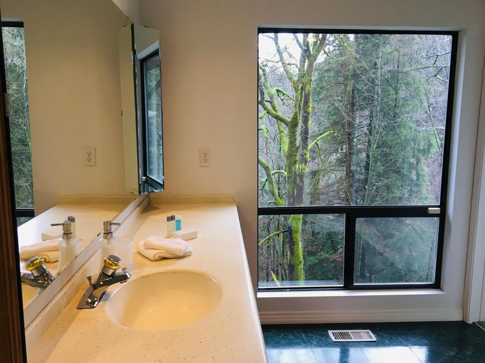 Creekside City Center Suite North Vancouver Bagian luar foto